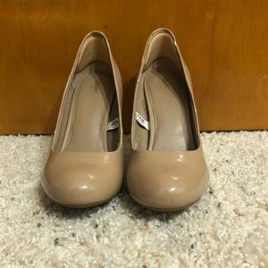 Nude Pumps